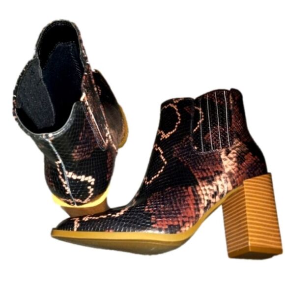 SNAKE SKIN MULTICOLOR BEAUTIFUL LADIES BOOTS SZ 6 - Picture 7 of 9